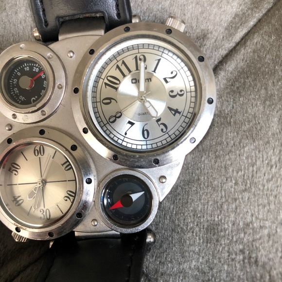 Men's Watch - Picture 3 of 4